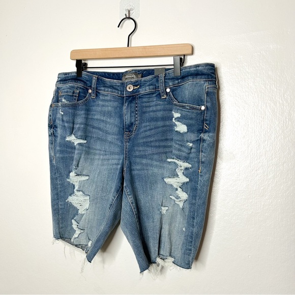 NWT Torrid Bermuda Boyfriend Vintage Stretch Mid Rise Jean Shorts Plus Size 16 - Picture 4 of 8